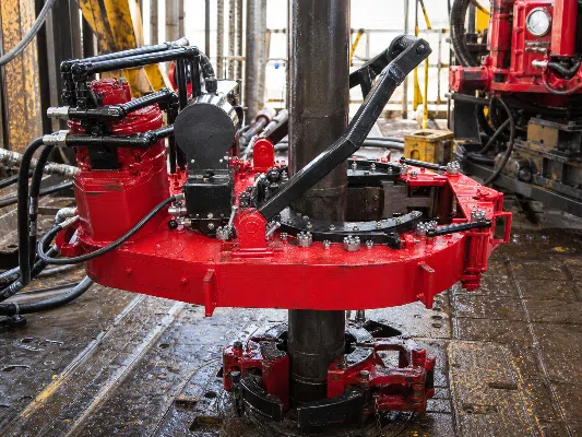 Rig-floor power tong hydraulic wrench operation