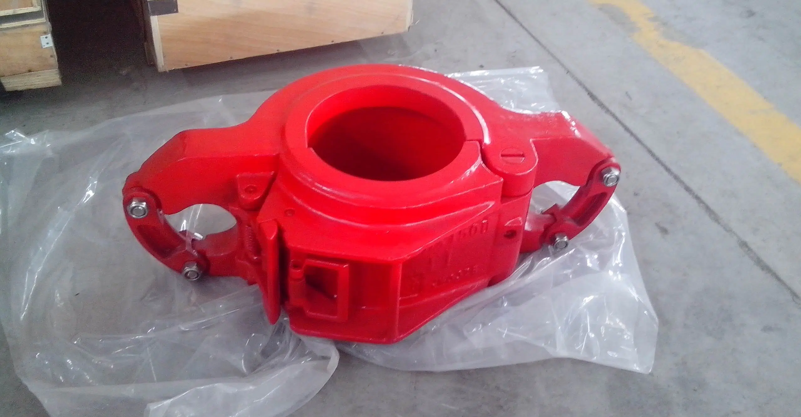 Drill string mechanism and elevator latch operations on rig floor