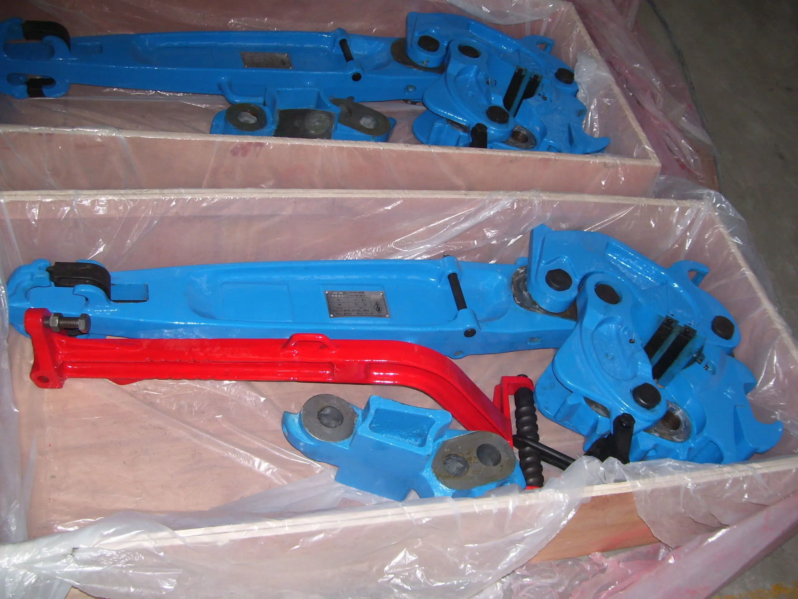 Manual Tong operation and safety precision