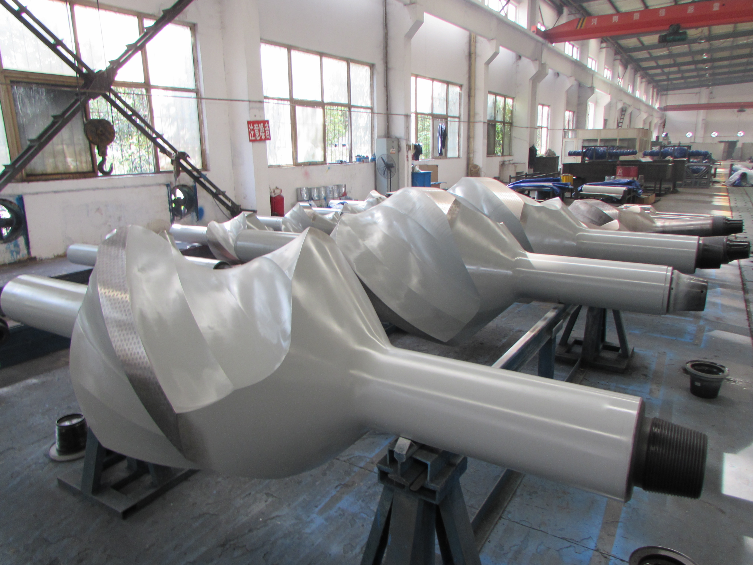 Finished drilling stabilizer product photo beside the integral and sleeve selection table